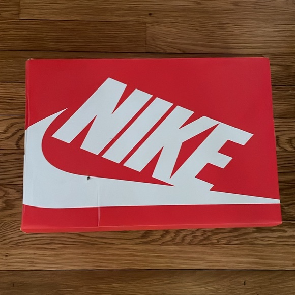 Nike Brand New Panda Nike Dunk High Retro
Men's Sneaker Size 9.5🐼 - Picture 8 of 8